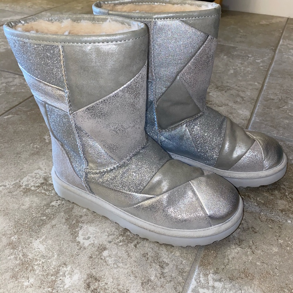 Ugg silver glitter boots EUC size 7